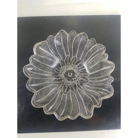 7" Vintage INDIANA GLASS Clear, Flower, Textured Bowl - Picture 2 of 3